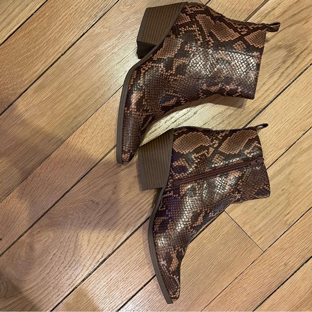 Maurice’s size 9 & 1/2 booties!